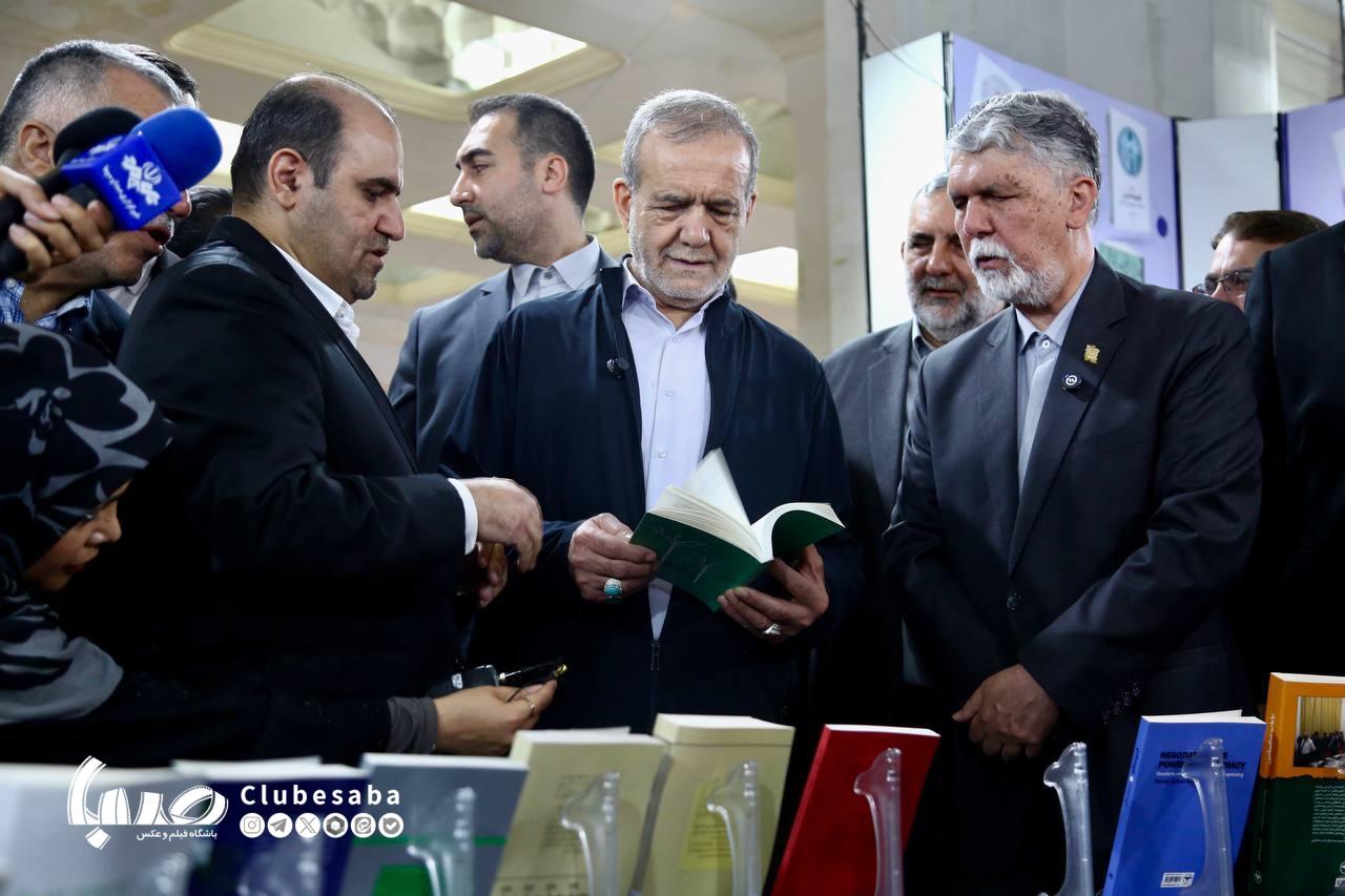 بازدید رییس جمهور از نمایشگاه کتاب